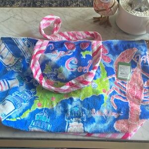 Lilly Pulitzer Destination Beach Tote - Cape Cod in Towel Material. brand new